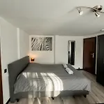 Le By La Reine Center Apartmán *