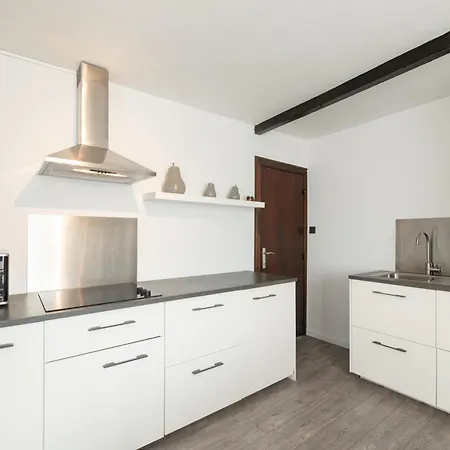 Le By La Reine Center Apartment Spa