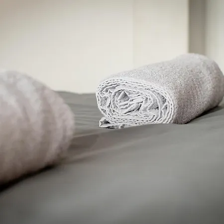 Le By La Reine Center Apartment Spa