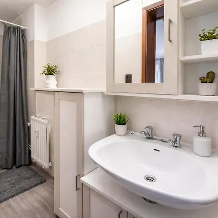 Apartmán Le By La Reine Center *