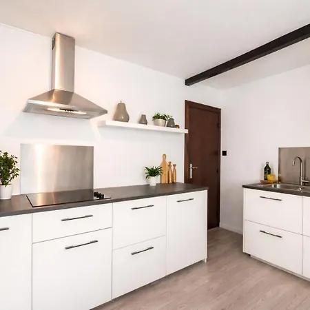 Le By La Reine Center Appartement Spa