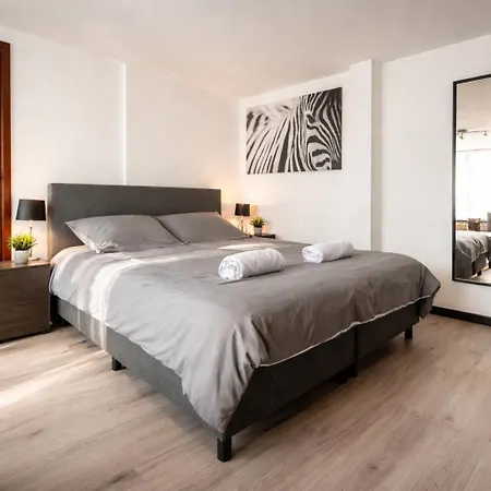 Le By La Reine Center Spa